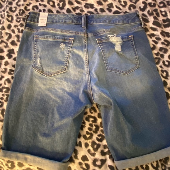 TORRID distressed Bermuda shorts - Picture 4 of 4